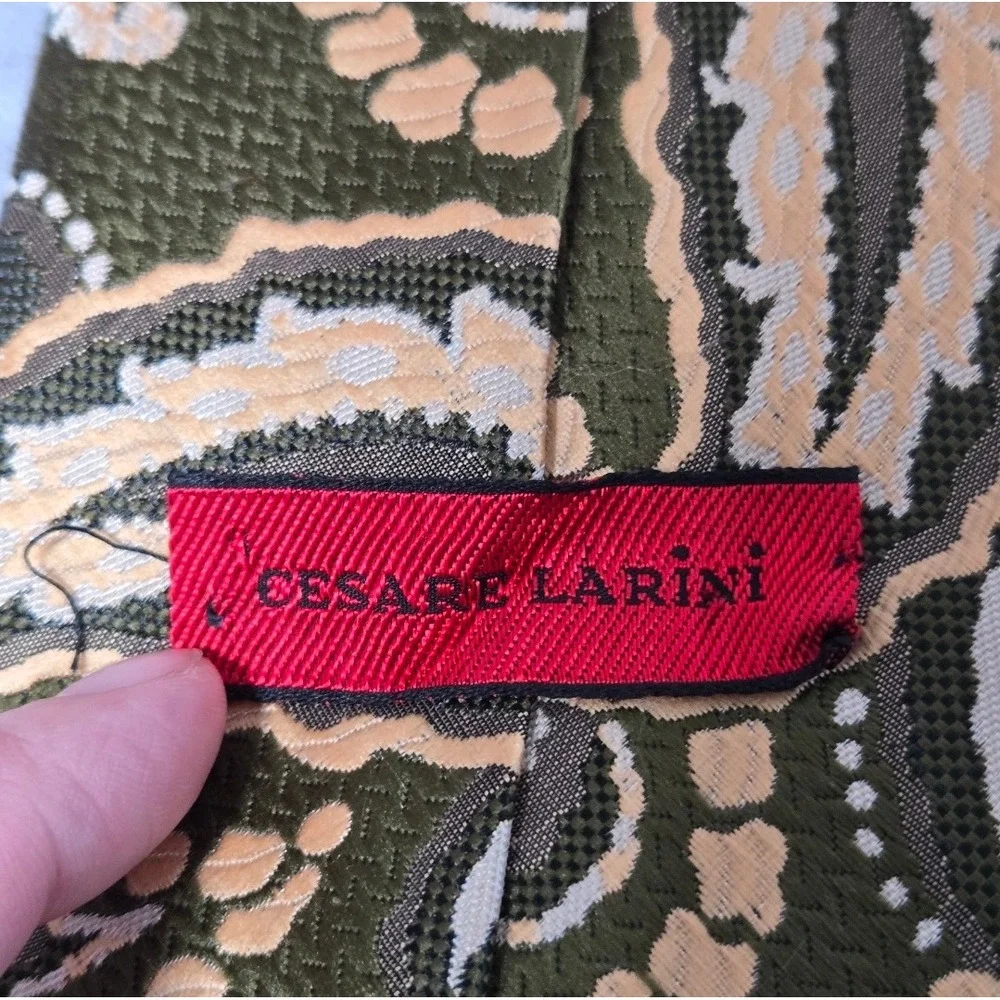 Vintage Cesare Larini Mens Necktie Green Yellow Italy 100%‎ Polyester 36